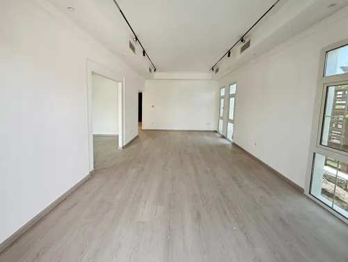 5 Bedrooms Villa in Naseem