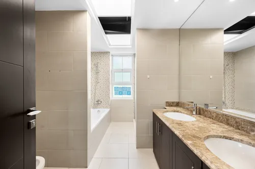 5 Bedrooms Villa in Naseem