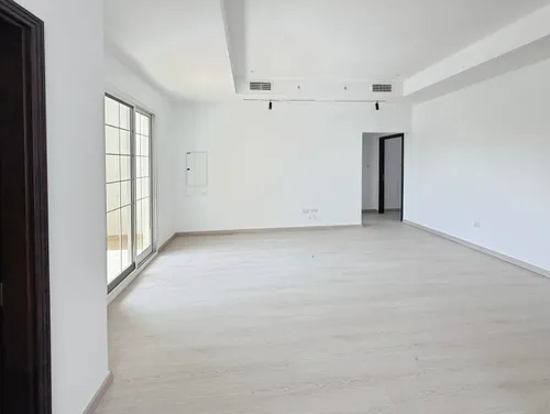 5 Bedrooms Villa in Naseem