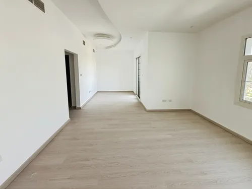 5 Bedrooms Villa in Naseem