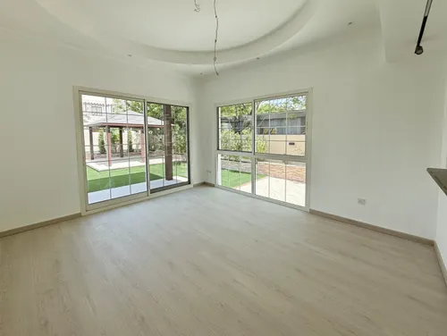 5 Bedrooms Villa in Naseem