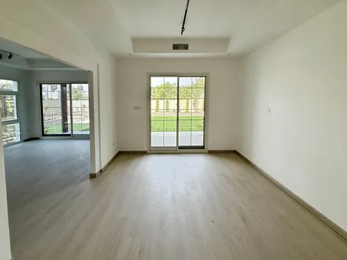 5 Bedrooms Villa in Naseem