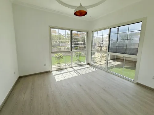 5 Bedrooms Villa in Naseem