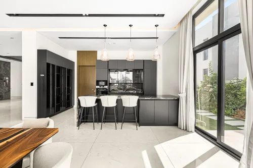 6 Bedrooms Villa in The Fairway