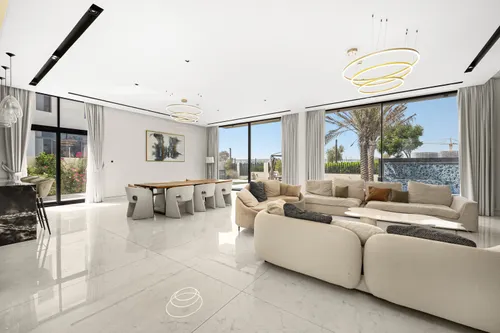 6 Bedrooms Villa in The Fairway