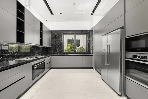 6 Bedrooms Villa in The Fairway