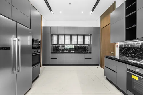 6 Bedrooms Villa in The Fairway