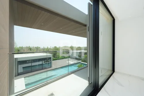 5 Bedrooms Villa in Lunaria