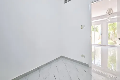 3 Bedrooms Villa in springs 8