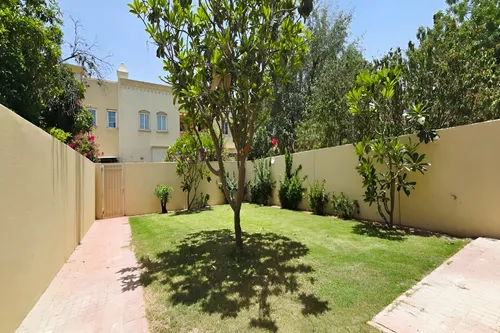 3 Bedrooms Villa in springs 8