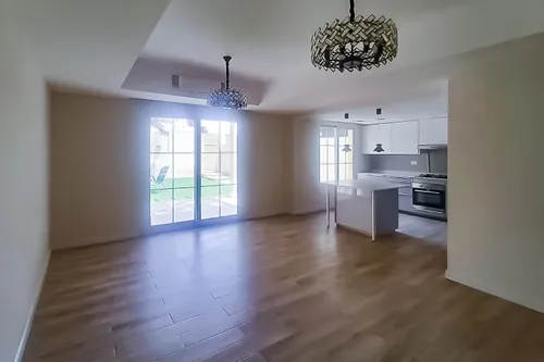 2 Bedrooms Villa in Springs 3