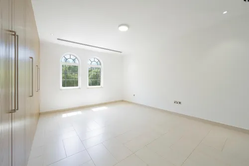 4 Bedrooms Villa in Legacy