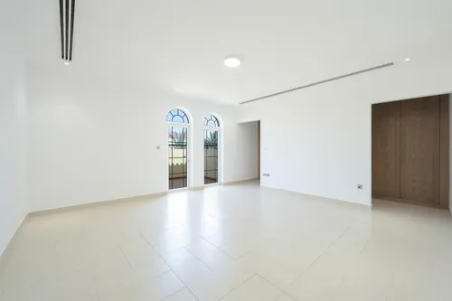 4 Bedrooms Villa in Legacy