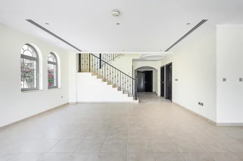 4 Bedrooms Villa in Legacy