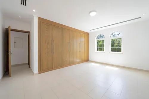 4 Bedrooms Villa in Legacy