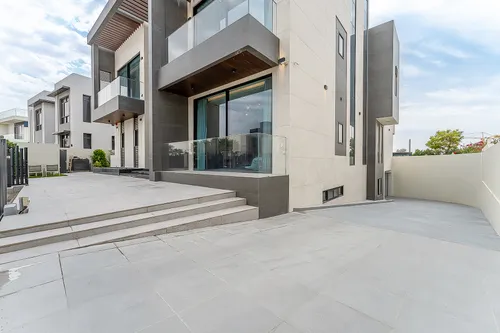 6 Bedrooms Villa in The Fairway