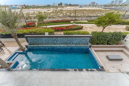 6 Bedrooms Villa in The Fairway