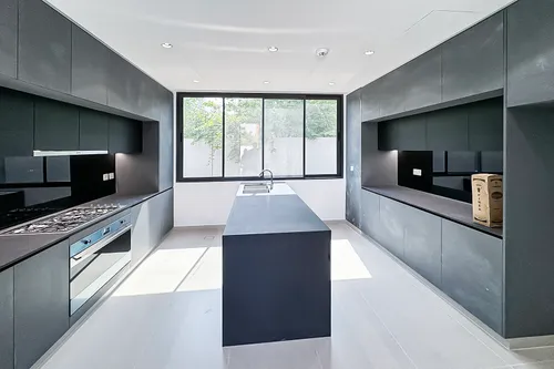 5 Bedrooms Villa in Sendian