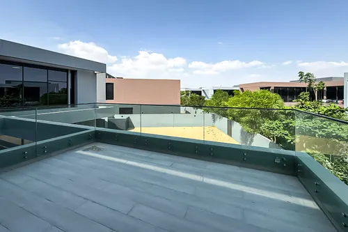 5 Bedrooms Villa in Sendian