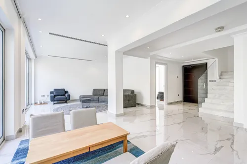 3 Bedrooms Villa in District 8