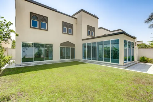 3 Bedrooms Villa in District 8