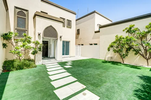 3 Bedrooms Villa in District 8