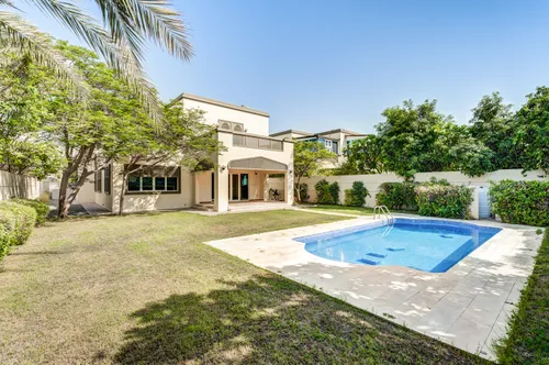 4 Bedrooms Villa in Legacy