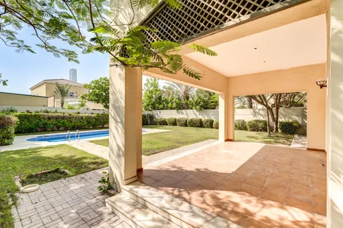 4 Bedrooms Villa in Legacy