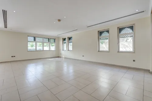 4 Bedrooms Villa in Legacy