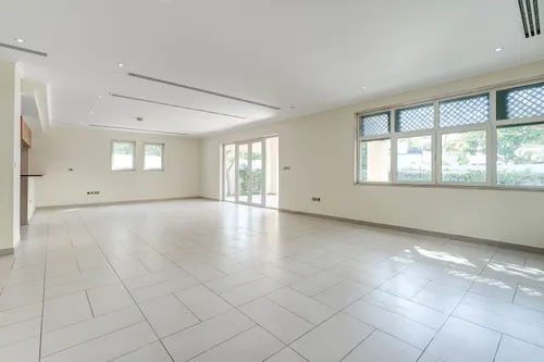 4 Bedrooms Villa in Legacy