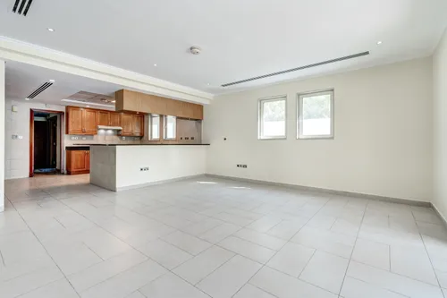 4 Bedrooms Villa in Legacy