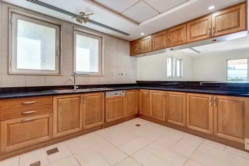 4 Bedrooms Villa in Legacy