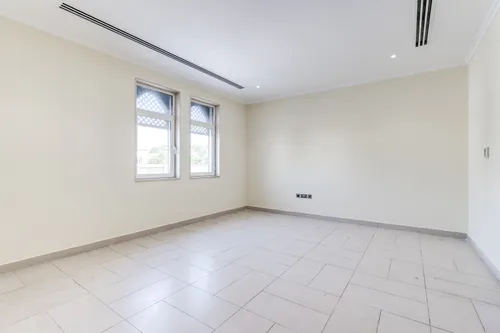 4 Bedrooms Villa in Legacy
