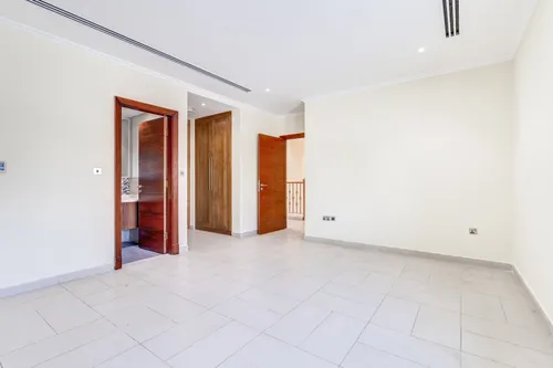 4 Bedrooms Villa in Legacy
