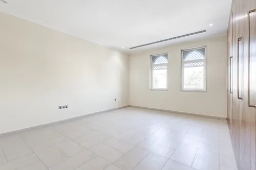 4 Bedrooms Villa in Legacy