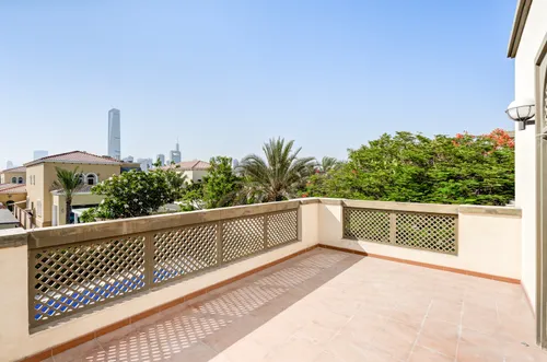 4 Bedrooms Villa in Legacy