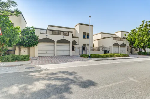 4 Bedrooms Villa in Legacy