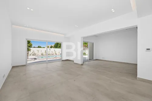 5 Bedrooms Villa in Meadows 5