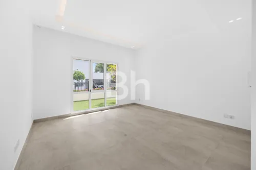 5 Bedrooms Villa in Meadows 5