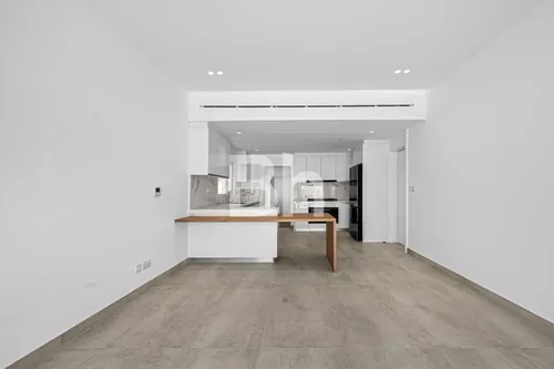 5 Bedrooms Villa in Meadows 5