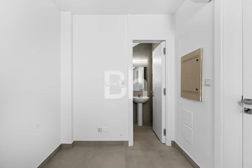 5 Bedrooms Villa in Meadows 5