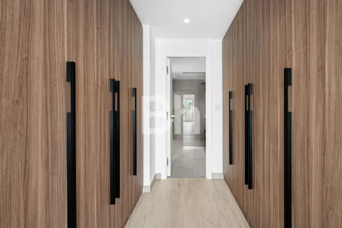 5 Bedrooms Villa in Meadows 5