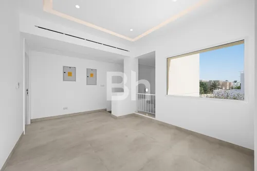 5 Bedrooms Villa in Meadows 5