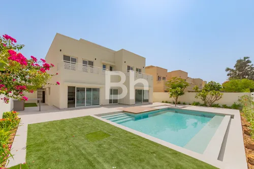 5 Bedrooms Villa in Meadows 5