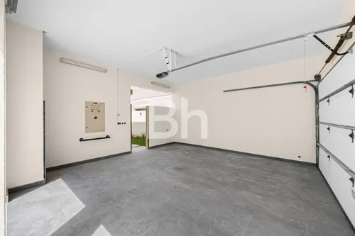 5 Bedrooms Villa in Meadows 5