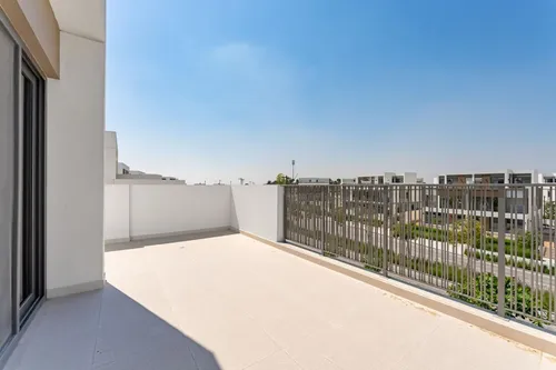 4 Bedrooms Villa in Aura