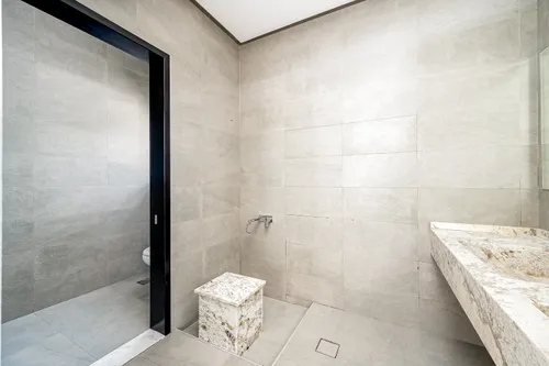 4 Bedrooms Villa in Al Aweer 1
