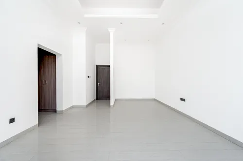4 Bedrooms Villa in Al Aweer 1