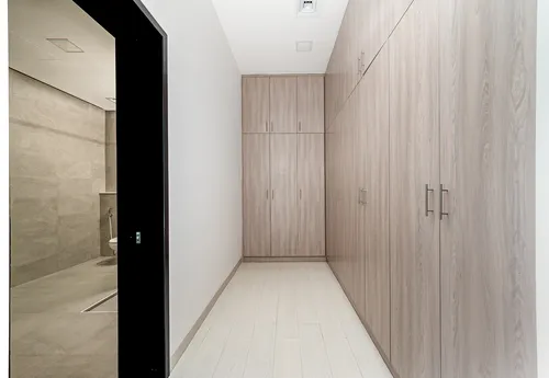 4 Bedrooms Villa in Al Aweer 1