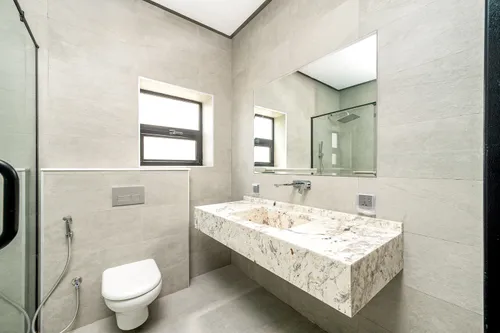 4 Bedrooms Villa in Al Aweer 1